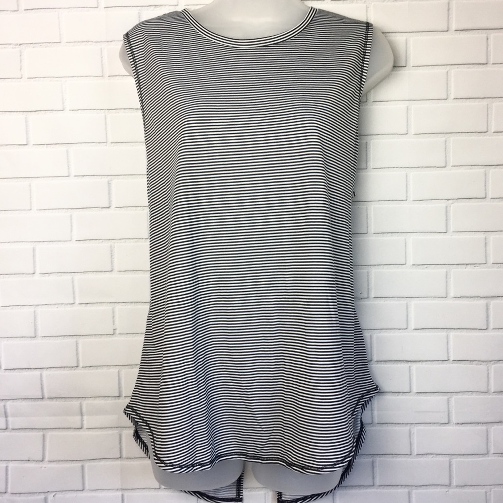 🐝 Xersion Women’s Black White Split Mesh Back Top